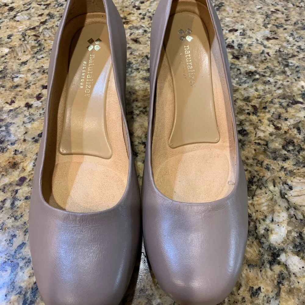 Ladies shoes - Picture 1 of 8